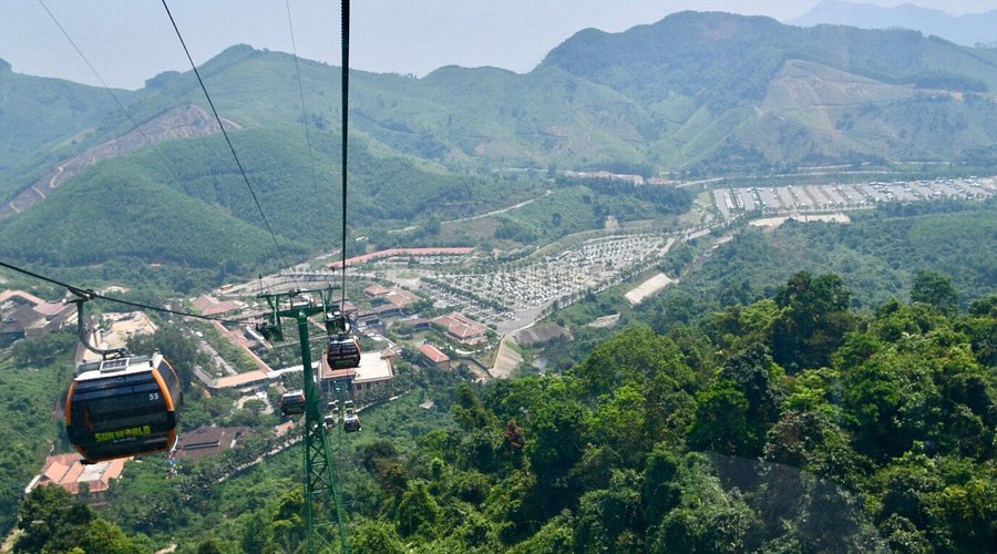 Ba Na Hills (Cable Car & Fantasy Park)