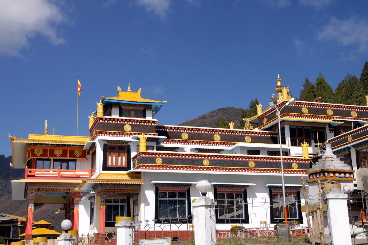 Bomdila — Gompa & Himalayan Panorama