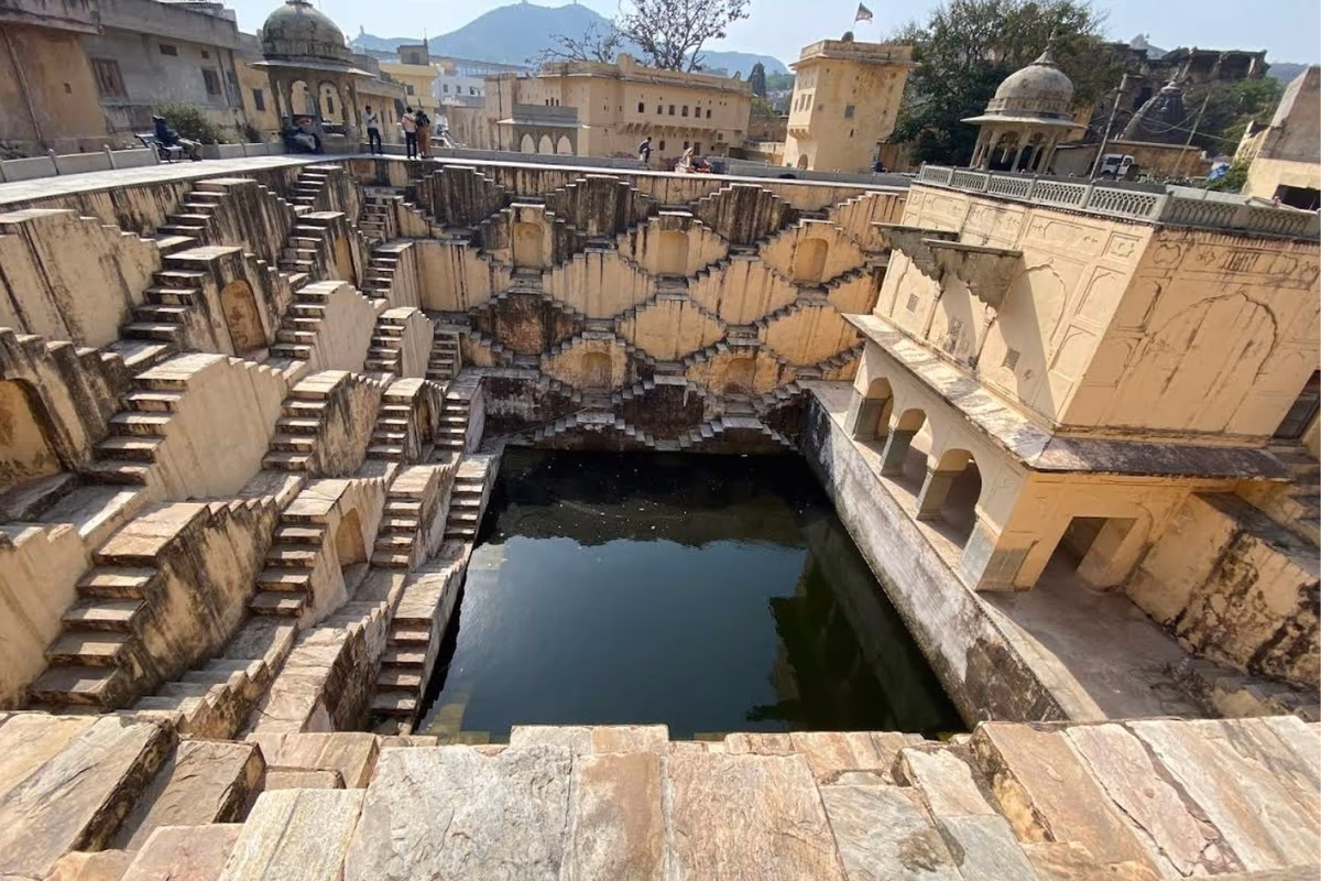 Panna Meena ka Kund & Bapu Market