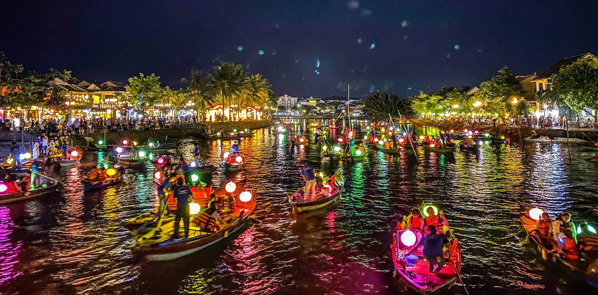 Hoi An Ancient Town & Lantern Boat Ride